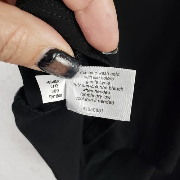 Lane Bryant Womens 22/24 Cap Sleeve Pleated Blouse Black Simple Capsule Wardrobe - Picture 7 of 8